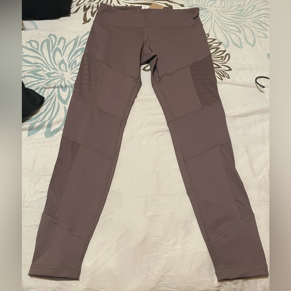Brand-new women’s Reebok Lux Bold athletic tights size M tags on never worn